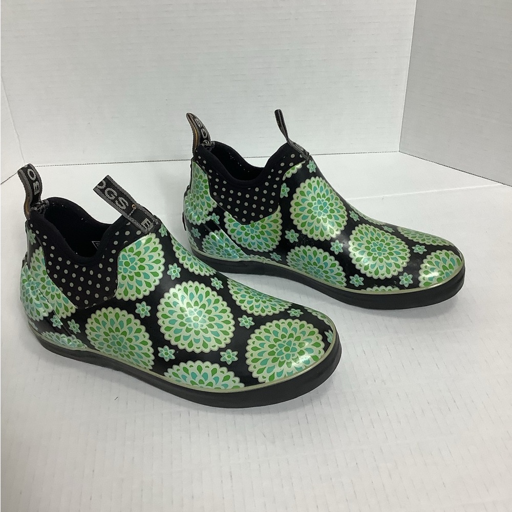 Bogs Women’s size 8 green and blue floral booties. Non slip Non marking.